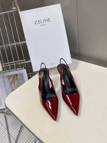 Celine思琳春夏凯旋门时装高跟鞋 柔美的露脚设计，上脚真的超级显瘦超级美 C家特定的精致凯旋门logo 好看到爆 鞋面：原版小牛皮 内里 垫脚：采用顶级混种