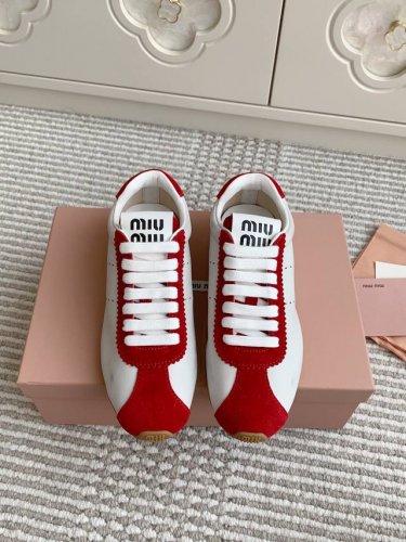 代购级Miumiu缪缪 超软德训鞋经典火爆款运动鞋 暴走不累 好看又时尚 顶级品质 今年的Miu开了挂啦 每个都特别好看！小白鞋今年主推款 简约高级 随意搭配
