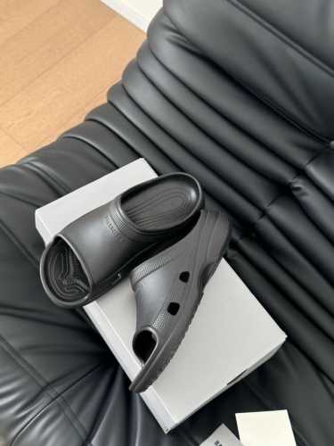 170，有量有价（单码单模） 女款Size:35-41 男款Size:39-46 balenciage 巴黎世家 Pool Crocs 合作款厚底拖 原版1:1