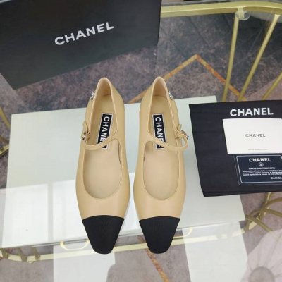 顶级版本 出厂价 Chanel 24早秋最 单鞋，双c平底经典款女鞋 专柜简直疯抢了，各大社交平台热门晒图，这期的走 秀款绝对太帅了，绝对是这一季最热门的款式，