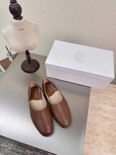 平底复古 胎牛皮 平底单鞋 mm6 Maison Margiela P400 胎小牛皮面料 反绒面 内里 真皮大底 韵染工艺 大热时尚风格 棕色 胎小牛皮 Mm