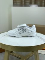 工厂价 2025年新款LV情侣同款球鞋，穿上就是时髦精这款 Footprint Soccer 运动鞋于2025春夏系列时装展中亮相，是Pharrell Will
