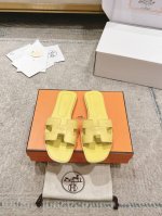 Hms 顶级版本 经典h拖鞋人手必备的基础款真正的手工鞋，精致纯手工打造，夏天的百搭神器！ %购入正品1：1定制，楦型、原模具、皮料，都专为这款而定制的。Ps:
