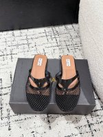 330 alaia 阿莱亚 25/ 春夏最新 平底夹趾网鞋包头半拖 兜兜转转还得是Alaia 极致的舒适和百搭 交叉带的设计有种芭蕾舞的感觉 章小蕙同款 甜酷芭