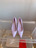 出厂价 Christian Loubouti* 新款红底高跟鞋 花朵鞋跟设计非常有特点 流畅的曲线勾勒曼妙风情 尽显性感风姿 万年经典款 鞋面进口水染羊皮 内里