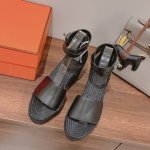 出厂价 Herme* H家 春夏新款草编凉鞋 纯手工一针一线制作 顶级货源 独家原版开发草编水台私模 万年经典百搭单品！品牌纯钢kelly扣五金 纯手工制作顶级
