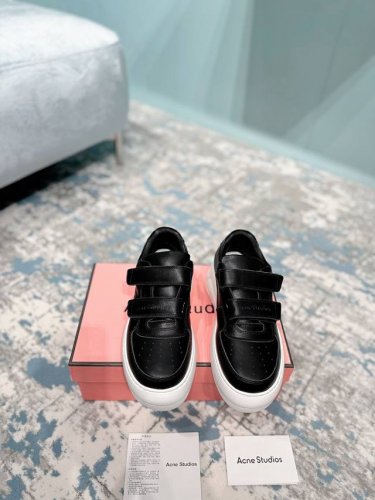 冲量价: Acne Studios 24Ss 最新厚底休闲魔术贴笑脸小白鞋渠道牛货！莞货 难得一见的好货！ 最受欢迎的单品当属小白鞋，可以搭配出n种风格，无论你