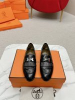 Herme‘C，全网独家纯手工制作，私人高端定制，经典手工坊～～大货实拍 Royal乐福鞋，非常的经典，百搭，简约，拼色设计，上脚非常的修脚，公认的舒适度爆表。