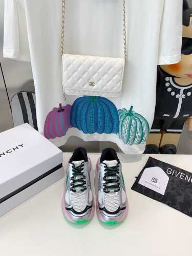 出厂价 Givenchy纪梵希 女款春夏走秀新款tk-Mx的灵感来自于经典的tk- ，网眼合成皮革等轻盈科技材料加上反光材质，拥有大胆外形和独特线条高频纹理、印