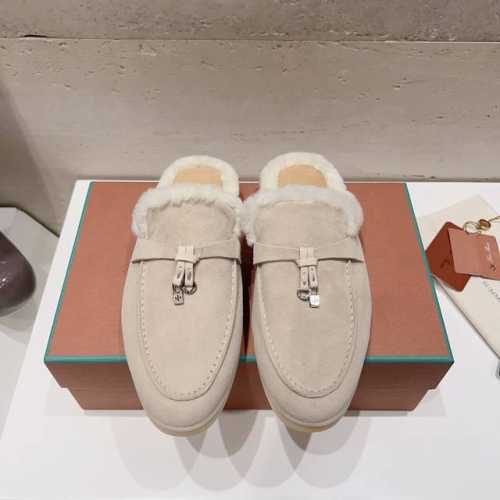 女 男40Loro Pian*经典爆款lp顶级版本 英伦流苏平底毛毛乐福鞋 原来这就是传说走两万步都不会累脚的乐福鞋这双乐福鞋把颜值和脚感都拿捏住了，上脚一走就