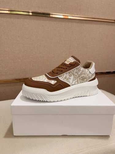 工厂价 Versace 范思哲 新款休闲运动风男鞋，全新春夏季款设计，完美做工，系带懒人款打造装柜品质，鞋面：进口牛皮，羊皮内里柔软舒适，超轻tpu耐磨大底、简