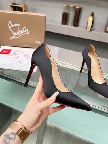 ChristianLouboutin路铂廷 CL红底鞋‖ 全球限量！来自拉斯维加斯的祝福灵感来自拉斯维加斯的炫彩霓虹百年经典永不下架款手工制作，精致工艺收藏级作