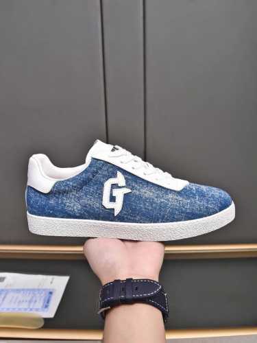 纪梵希 Givenchy 低帮 标准码：38-44； 45 46 可以定做 等级：官网同款 原单品质材料：原版小牛皮，搭配原版水染羊皮内里牛皮乳胶鞋垫 ，原版防