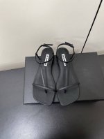 皮底 橡胶底 Jilsander 春夏新款平底方头骨感细带凉鞋 Arrival～很多时尚个性的姑娘，非常青睐Sandro、Maje、Jilsander这样一些国