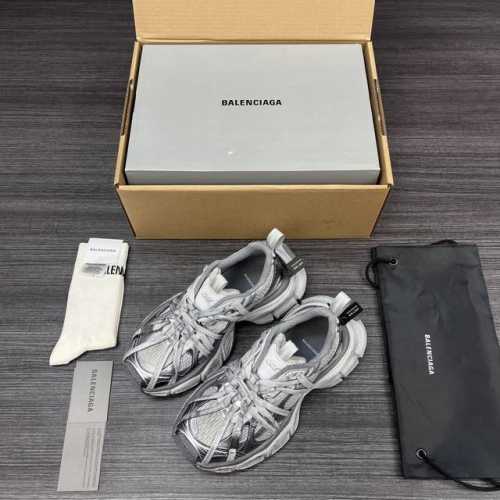 690 纯原版本Balenciaga巴黎世家 3Xl扣式绑带 圆头系带 低帮 老爹鞋 银灰 在延续 Track Trainer 户外轮廓和复杂鞋面结构的同时，新