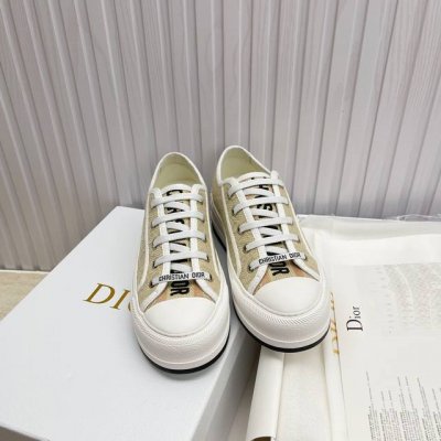 出厂 ，现货高品质 Dior 迪奥 平底运动鞋采用全刺绣标志性图案市场顶级品质国外专柜爆款非市场普通仿版面料采用意大利进口布料刺绣鞋面，原版模具注胶logo磨砂