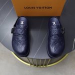 出厂价： 品牌：LV路易威登标准码：38-44 45定制 等级：官网同款 材料：原版皮料设计 原版轻便耐磨组合大底款式类别：男士时尚凉拖鞋 尊贵奢侈品大牌元素
