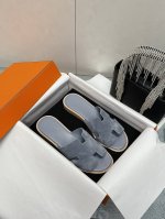 工厂价： Hermès ，版型做工材料升级。市场最高版本纯手工鞋 顶级产品爱马仕松糕鞋 H拖厚底拖鞋系列早春新款原版一样， 师傅级纯手工打造 ！高端定制，独家产