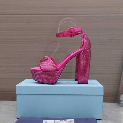 prada 普拉达2025Ss最新走秀时装真丝满钻高跟鞋 原版购入、细节对照原版！顶级品质！ 精确到1：1 轻奢而不累脚、上脚可随意搭配春夏的服饰、更加彰显质感