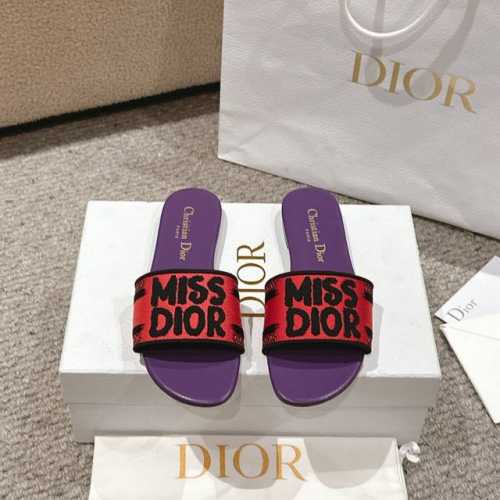 代购级别！2024新款迪奥miss Dior 系列平底拖鞋，经典上乘美艳力作 dior专柜最火春夏系列 兼备气质 时尚 经典耐看的设计风格 上脚效果特别美！原版