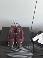 Chane*25最新后空Slingback钻扣单鞋凉鞋 最喜歡穿香奈兒的Slingback 這一個終於看到喜歡的 上脚惊艳~经典小圆头设计，优雅的钻扣与金属相结