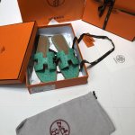 顶级品质 上新hermes 2024爱马仕 鸵鸟纹，十色。爆款 超级有档次的一款贵妇拖鞋，绝对人手一对。 100%购入正品1：1定制，楦型、原模具、皮料，都专为