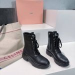 高品质出厂 ！Miumiu缪缪24Ss秋冬新款马丁靴厚底短靴上新 完全原版一比一复刻打造 版型超级正 最新时尚的设计 火遍全网的靴子，上脚又酷又时髦！ 靴筒处独