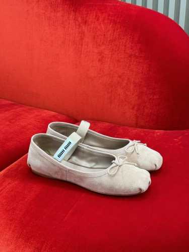 顶级品质 miumiu ss25 new arrival～miu 25春夏芭蕾舞鞋新品 经典鞋型，不同材质和细节工艺，呈现不同韵味，内里小羊皮，鞋底意大利进口牛
