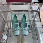 Gucci 古驰 芭蕾鞋 2025早春系列芭蕾鞋 就说今年是芭蕾鞋大年，Gucci 2025早春系列的芭蕾鞋也火了！小方头设计+经典马衔扣，在精致、优雅中又带着