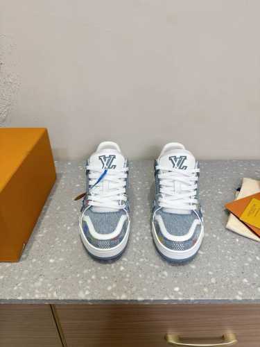 Lv Tarine路易威登L家 驴牌 情侣款 休闲 运动鞋 滑板鞋 原版购入开发 做货 本款Lv Trainer 运动鞋选用牛皮革塑造繁复鞋面，需要数小时的匠心