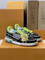 顶级版本 上线男款39-44 45.46 款号MS0221Virgil Abloh 向篮球鞋设计汲取灵感，推出标志性 LV Trainer 运动鞋，官网最新修改