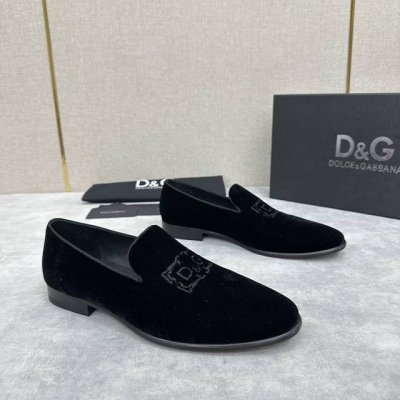 d&G 杜嘉班 Ariosto系列莫卡辛便鞋 男士乐福鞋皮鞋 以全新版本创意呈现。电脑绣花d G花边logo标志性标牌装饰别具一格。风格优雅考究，鞋面电绣dg花