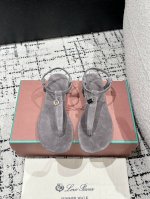 顶级版本 代购级 Loro Piana L 新款英伦夹脚拖鞋 凉鞋 咱家做是全羊京 不是市场磨砂材质哈 原来这就是传说走两万步都不会累脚的夹脚凉鞋把颜值和脚感都