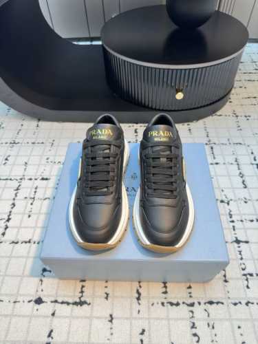 Prada 2024秋季新款金标厚底休闲鞋 鞋面：定制进口小羊皮 内里：进口羊皮 大底：原版开模tpu橡胶大底 码数：35 41 40.41定做不退不换