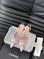 Chanel Vintage中古系列凉鞋简约而不简单的款，上脚特别显脚细。鞋面定制面，内里垫脚羊皮，真皮大底。跟高7Size:35-39 其它码数定做