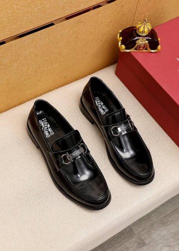 商品商标：Ferragamo 菲拉格慕 休闲皮鞋正码码数: 38-44 45订制商品材料：精选 进口头层开边珠小牛皮鞋面+奢华五金扣，进口水染牛皮内里 强烈立体