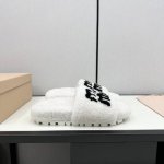 高端品质muumuu 2024今年秋冬最火羊毛拖鞋爆款来袭 顶级 品质、完美细节、市场最高版本、你值 拥 原版橡胶 进口皮毛 内里 垫脚:羊毛 Size：35-