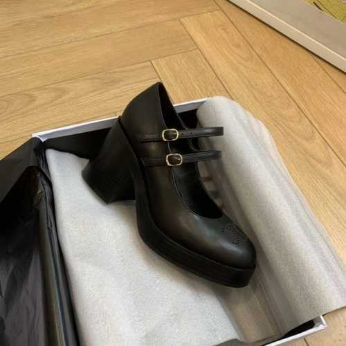 Celin*赛琳 2024早秋新品 复古尖头玛丽珍高跟鞋 被问无数次的粗跟玛丽珍！！增高显腿长 粗跟玛丽珍简直是心头爱 可以跑起来的“矮子乐” 上脚秀气又显瘦，