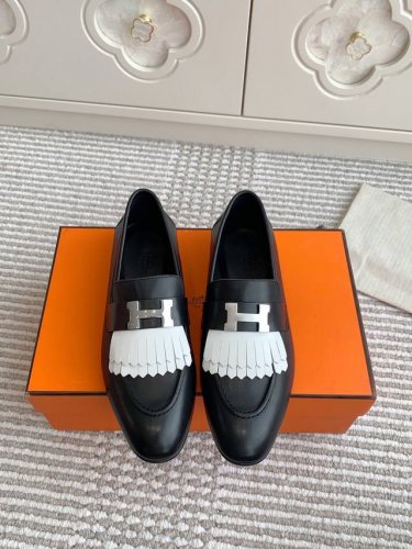 新色480 hermes 爱马仕H家Royal/Paris系列 乐福鞋 顶级品质 经典H扣/流苏系列 鞋面：进口小羊皮/羊京/鳄鱼纹牛皮 真皮注塑橡胶防滑大底