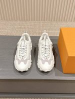 出厂 Louis Vuitton Lv Rush 超酷户外效游鞋 运动鞋 慢跑鞋 攀岩鞋~~~ 超值推荐，代购必带，小红书种草系列~~ 原版进口的dk透气网格布