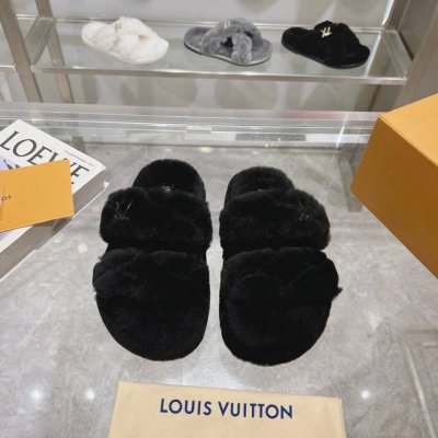 35-42 41 42定做 Lv 最新版面new Arrival ～毛毛鞋半拖毛拖 Winterbreak Comfert 平底拖鞋 Lv 金属字母扣 室内外穿