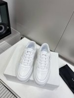 冲量价: Celine赛琳23Ssnewarrival~ Cto7123春夏新款低帮熊猫配色情侣运动小白鞋~ 继celine熊猫鞋q成为很多男女生的最爱之后，2