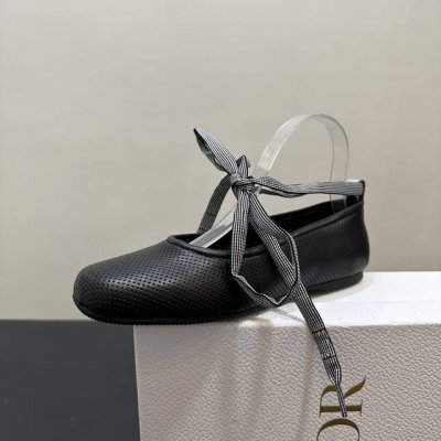 25Ss早春新款Dior 迪奥D-Journey 系带芭蕾鞋Cd字母织带跳舞鞋镂空绑带平底鞋 这款D-Journey 系带芭蕾鞋是二零二五春夏成衣系列新品，兼具