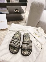 DIOR迪奥 春夏新款厚底电绣凉拖鞋 经典耐看的懒人拖鞋 超级精美好看 洋气吸睛 舒适百搭鞋面:环保高温水溶棉质电绣科技面大底:原版开模Tpr大底内里:水染羊皮