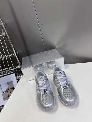 Ganni WARPED RUNNER 纽巴伦 NB 991V2 New Balance 联名款 专柜正品真的好难买 经典的厚底老爹鞋版型 极具辨识度设计 靓丽