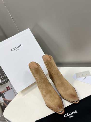 Celine专柜最新时装靴、走秀款时尚博主同款 早秋力推单品！复古欧美风格 炸街必备单品 凯旋门logo点缀 非常高端有气质 四季可穿的短靴、鞋面：采用原版定制