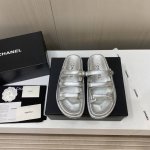 出厂价Chanel 小香新款2025春夏凉鞋拖鞋！顶级对版货！鞋面进口面料，垫脚内里羊皮，沙滩鞋全网爆爆爆 专柜最新款，上脚依然让我心甘情愿剁手入，人气爆款必须