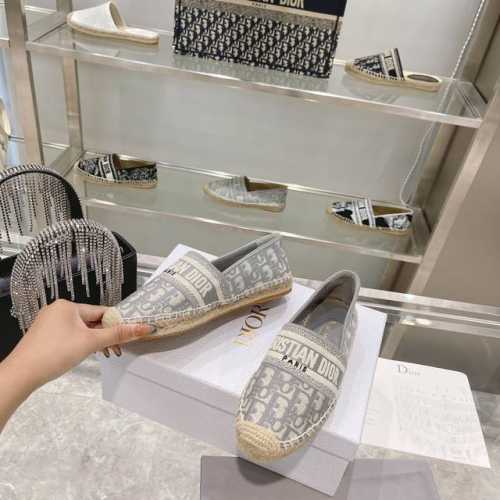 出厂批： 单鞋 、半拖 Dior21春夏新品老花刺绣草编渔夫鞋 原版购入顶级品质材质与工艺：进口机器3D立体刺绣原版定制羊皮内里全手工麻绳缝制+开模橡胶星星装饰