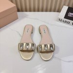 缪缪miumiu2025vs春夏新款拖鞋系列 专柜主打最新款 休闲小白鞋硬货上新 代购级别！高级感十足！国内外博主刷爆的一款，复古又时髦 上脚美炸了！官网主推款