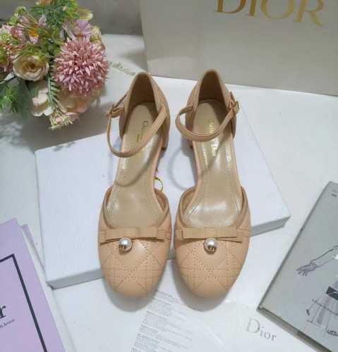 出厂价Pp皮底 ，橡胶300 Dior Ss New Arrival～ 迪奥24Fw新品珍珠蝴蝶结芭蕾舞鞋 D家这一季的芭蕾舞平底鞋，舒适度极佳 上脚舒舒服服的